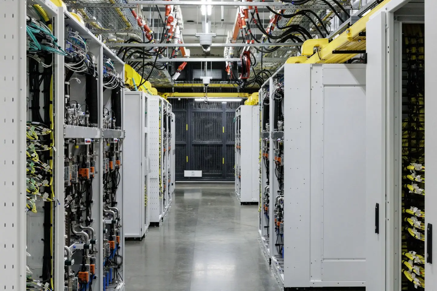 The development of data centers requires increasingly more space and energy