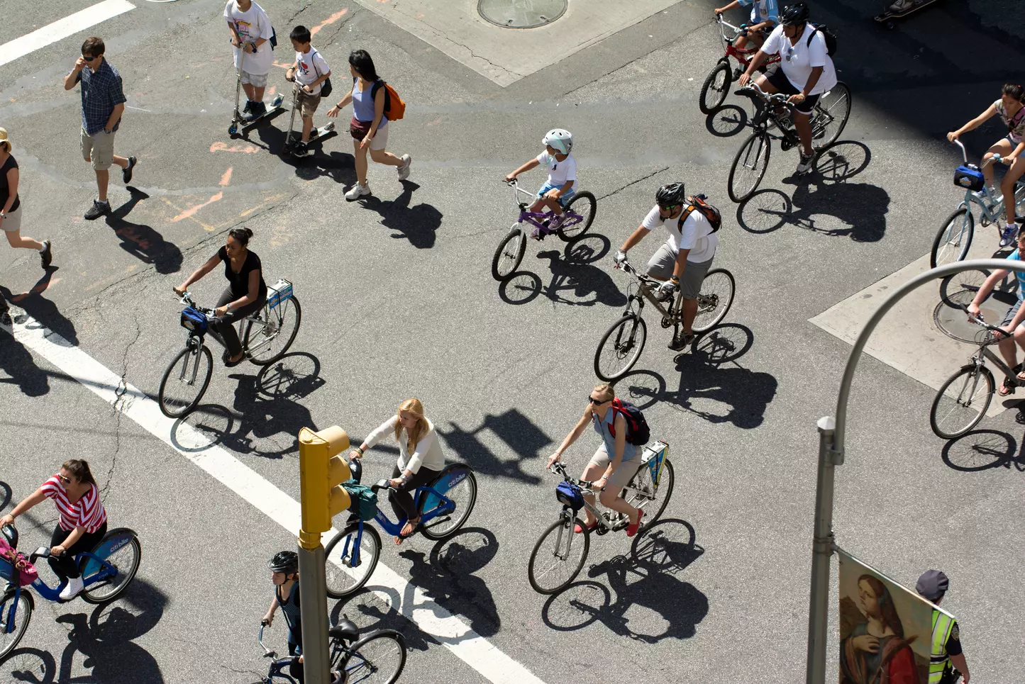 Paving the way for protected cyclable lanes is a must have for a more equitable and sustainable mobility