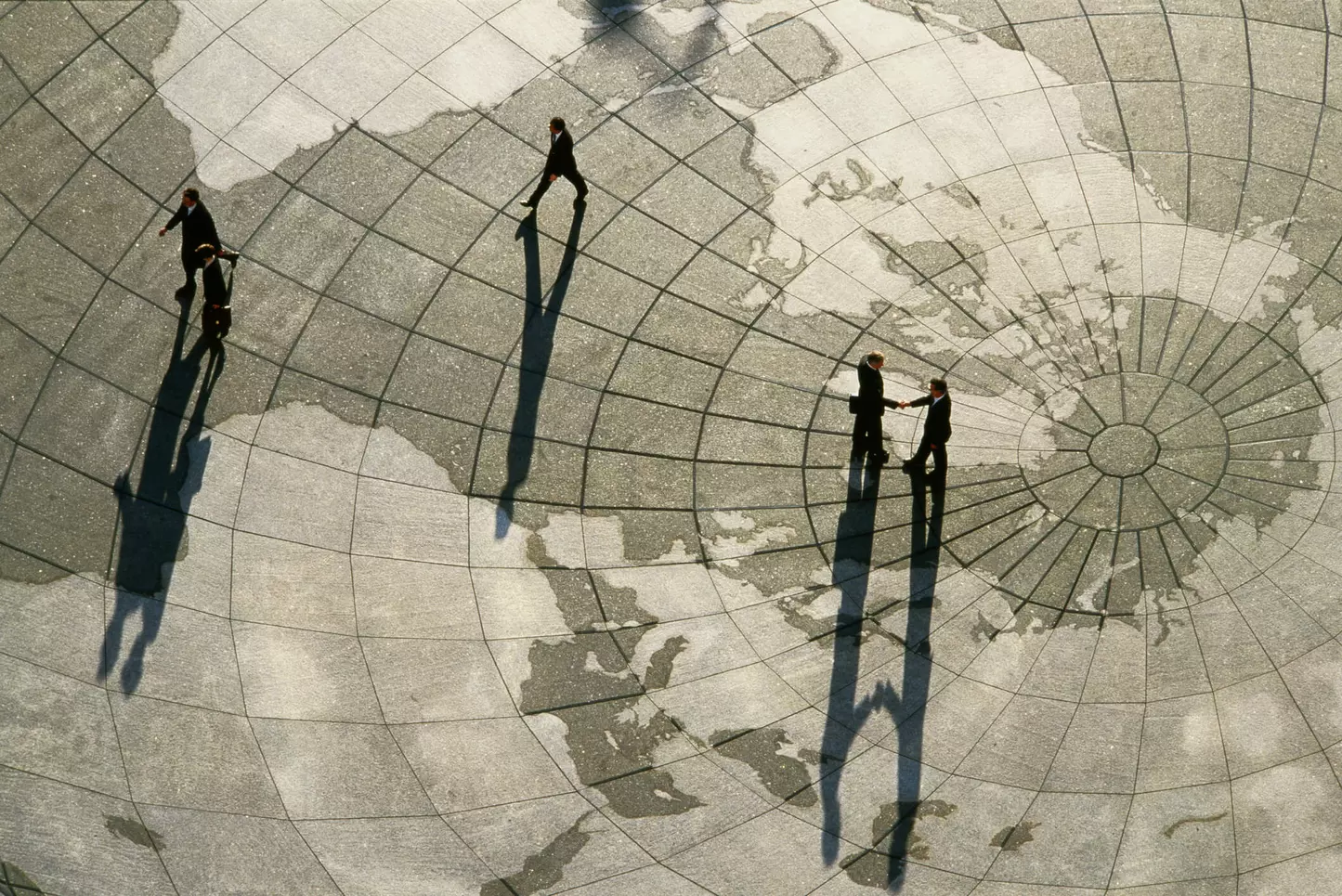 Better World Fund helps NGOs to pursue their goals, promotes dialogue and the emergence of solutions for the population and the planet