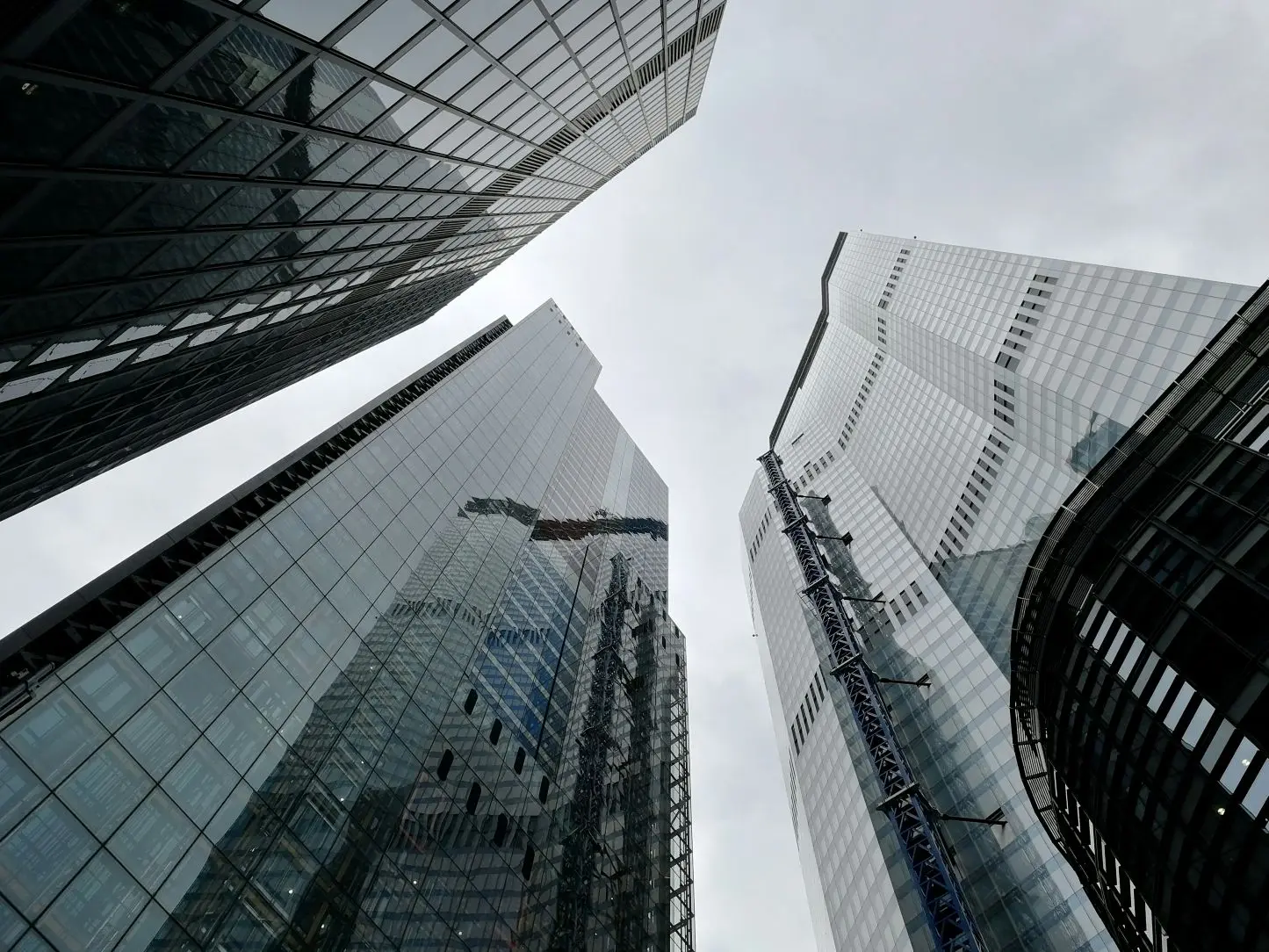 Digital sovereignity has to do with digital infrastructures in businesses and administrations (ph.cr. Andrea Scanzani on Unsplash)